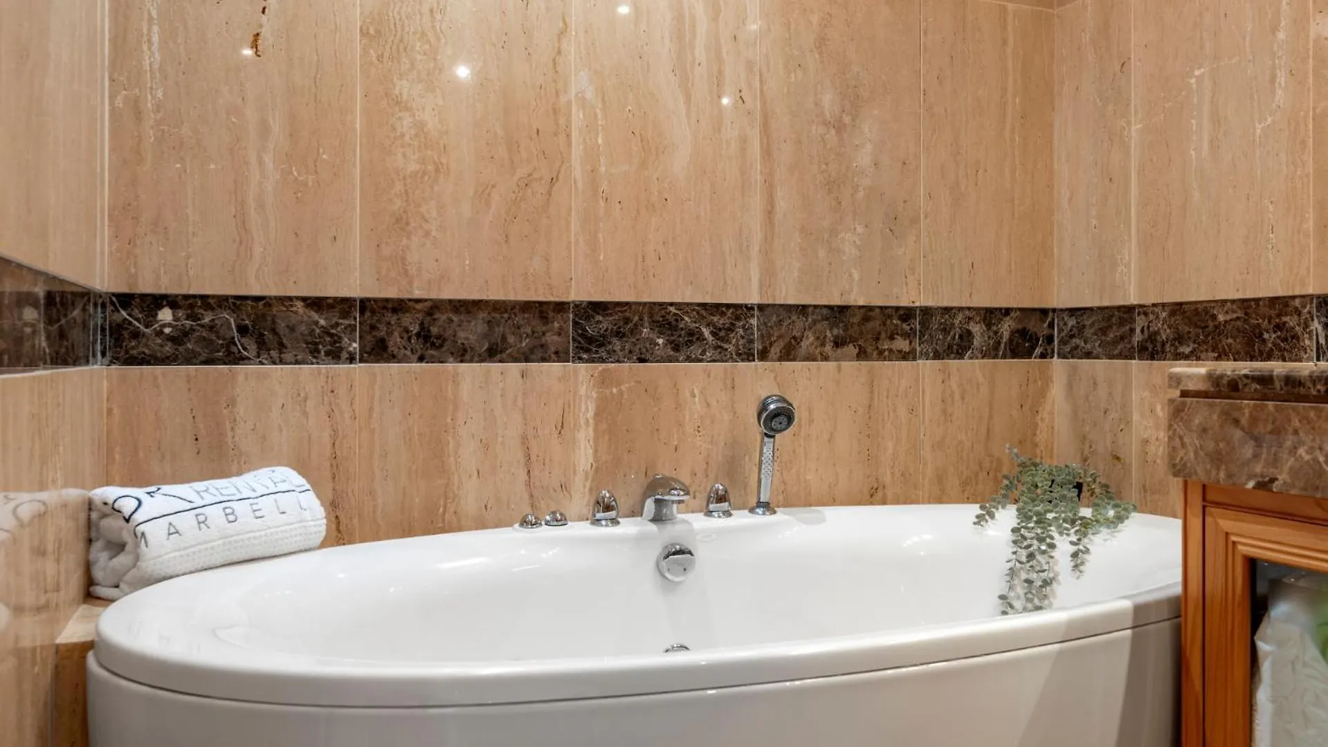 Magnifico Apartamento En Complejo Exclusivo Con Piscina Cubierta - Gym - Sauna Marbella 0*,